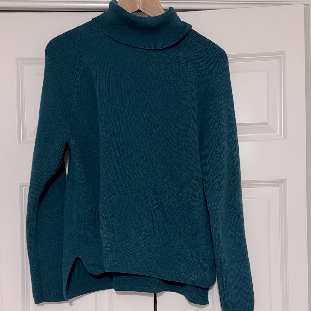 Title Nine Teal offsite synergy turtleneck sweater size large